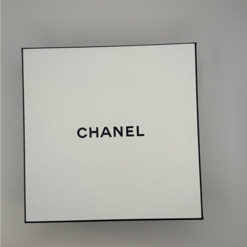 Chanel Box - Picture 3 of 10